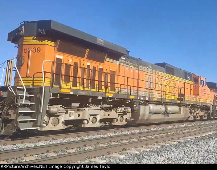 BNSF 5239